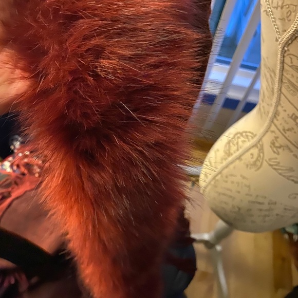 Luxurious Faux Fur Plaid Vest - Picture 7 of 8